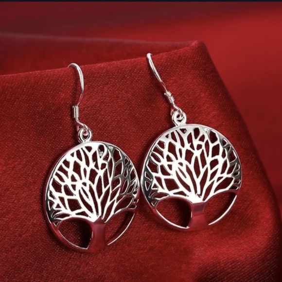 Elegant Silver Tree of Life Necklace and Earring Set - Picture 3 of 5